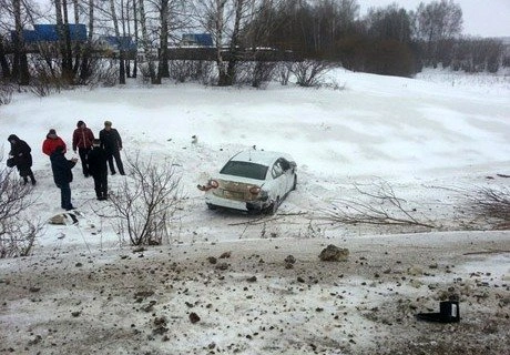 Под Рязанью Renault улетел в кювет | ya62.ru