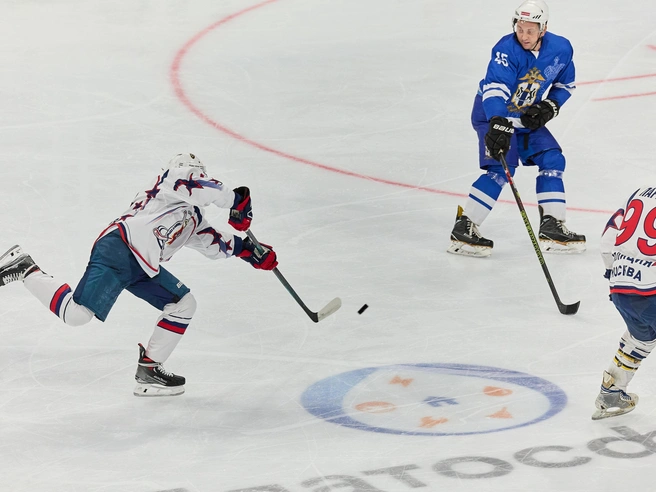 На ледовой площадке выступили сборные МВД, ФСБ, МЧС, прокуратуры, ФСИН, Росгвардии и таможенной службы. | Источник: Александр Ощепков / NGS.RU