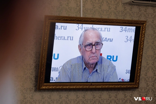 Олег Болотин был открыт к диалогу с журналистами | Источник: Алексей Волхонский / V1.RU