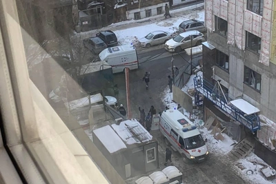 На стройке в Самаре сорвалась люлька с рабочими