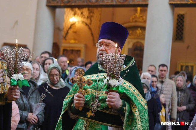 После службы многие не спешили расходиться | Источник: Артем Рамазани-Зубов / MSK1.RU