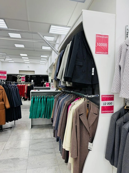 В «Рамзесе» найдется одежда на любое время года: от легких курток до зимних дубленок и пальто | Источник: RAMSES