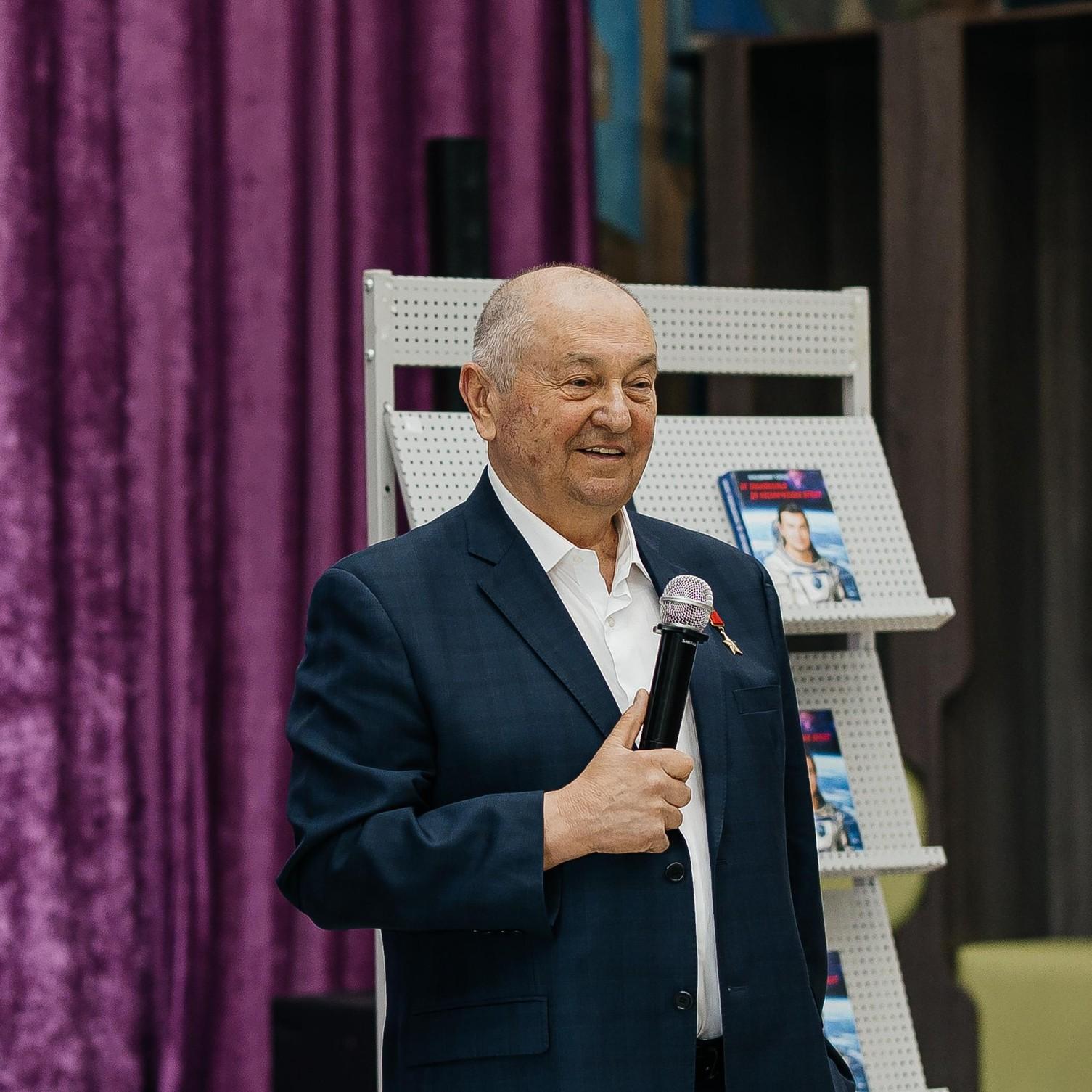 <p>Владимир Титов</p>