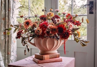 Цветочный декор: как вписать краски осени в интерьер гостиной
