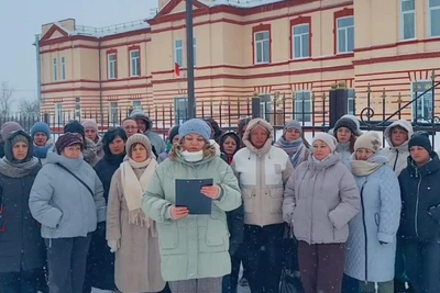 Жители Балашова просят Путина вернуть уволенного директора школы