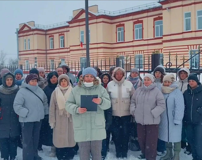 Балашовцы обратились к Путину с просьбой вернуть уволенного директора школы № 9