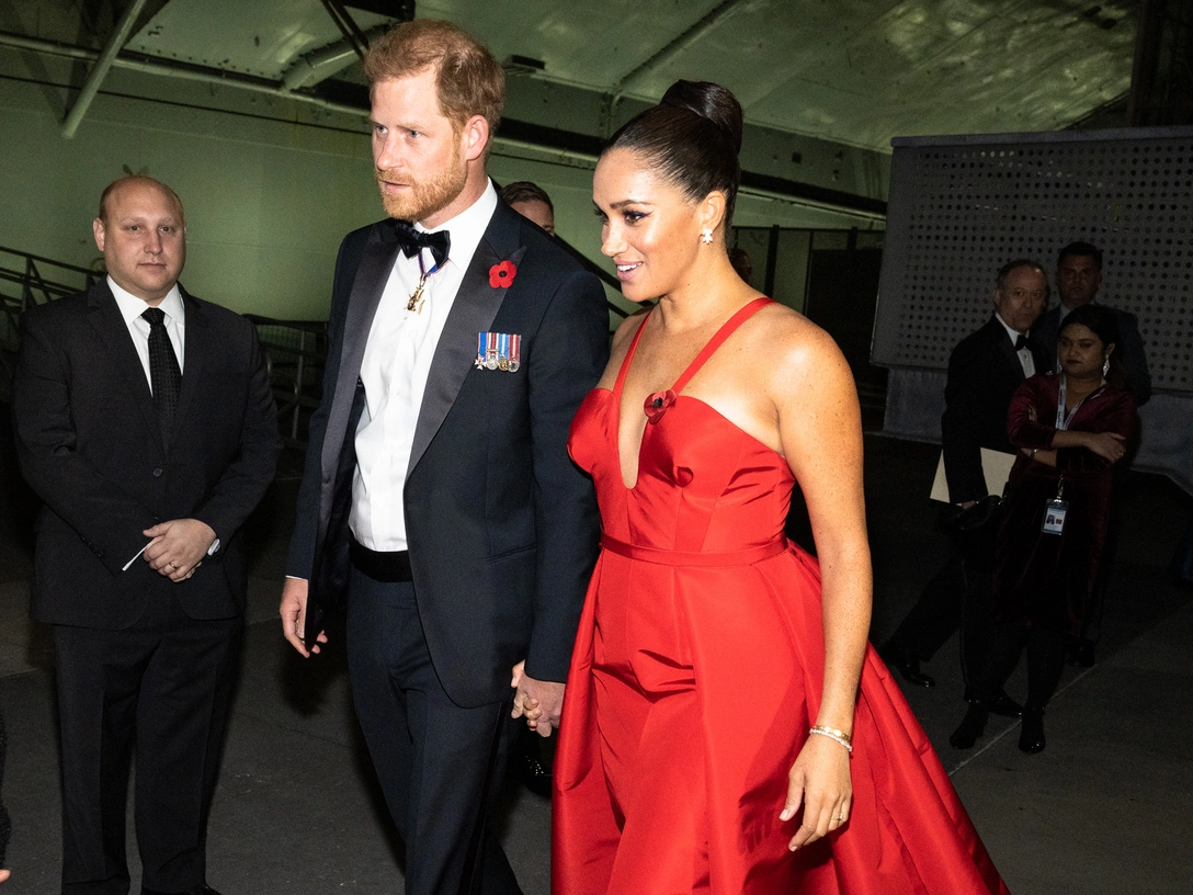 Принц Гарри и герцогиня Меган на гала-концерте Salute To Freedom в Intrepid Sea-Air-Space Museum в Нью-Йорке, 10 ноября 2021 | marieclaire.ru