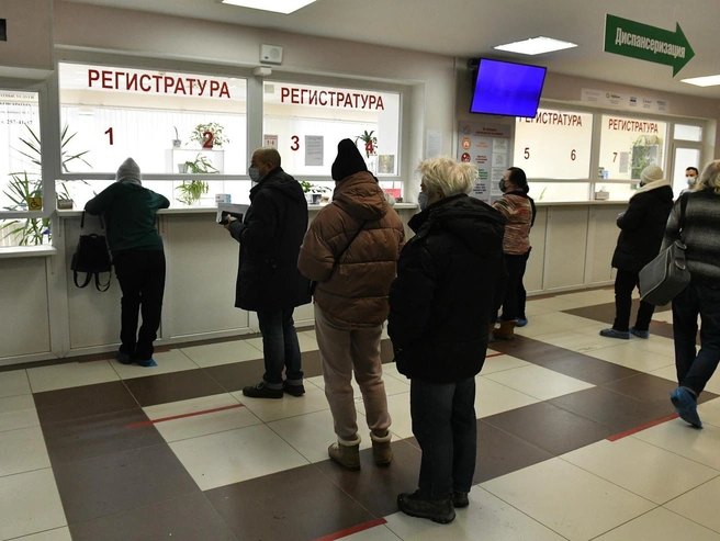 Внедрение аудиобейджей в поликлиниках Екатеринбурга направлено на искоренение хамства в регистратурах. | Источник: Владислав Лоншаков / E1.RU