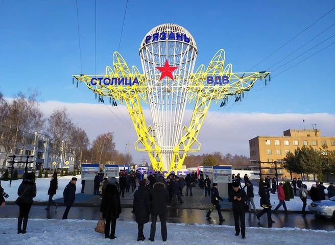 На Московском шоссе открыли опору ЛЭП в виде парашюта | ya62.ru