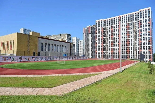 Новый корпус школы № 88 в микрорайоне Глумилино-2 рассчитан на 1225 учеников и оснащен современными учебными, спортивными и творческими пространствами | Источник: АО ИА «Башинформ»