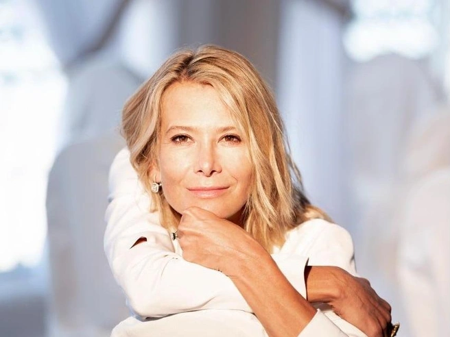 Пара удочерила девочку четыре года назад и с тех пор делает всё, чтобы оградить ребенка от повышенного интереса | Источник: Юлия Высоцкая Official / T.me