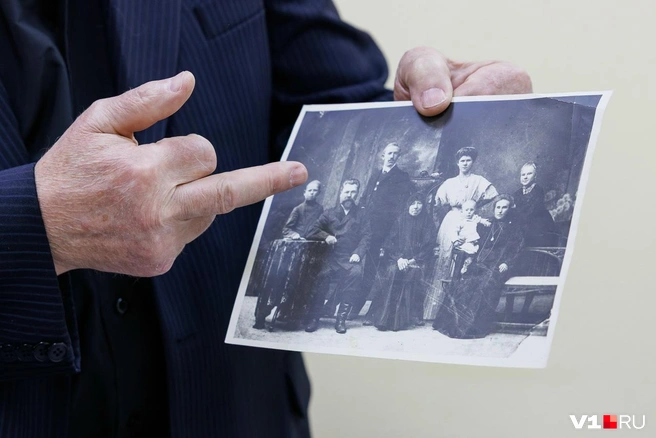 Дореволюционная фотография большой семьи Нумцевых | Источник: Алексей Волхонский / V1.RU
