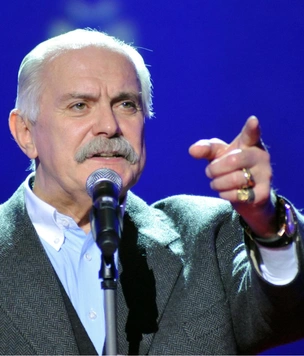 Собчак обвинила Михалкова в том, что он рассказал Путину о «голой» вечеринке. Вот что ответил режиссер
