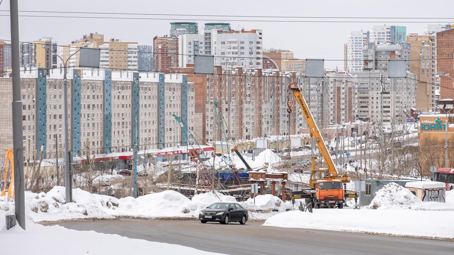 Делают второй пролёт: что уже готово на стройке Средней дамбы — фото