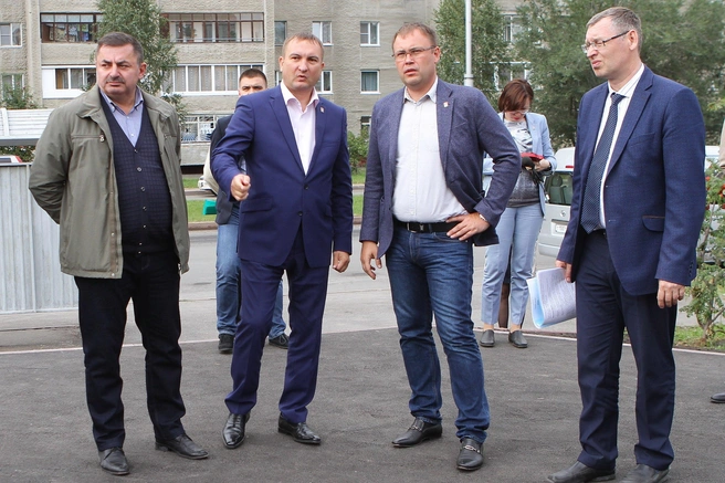 Летом Середюк и сейчас, и десять лет назад сохраняет ощущение непринужденности в одежде | Источник: Илья Середюк / ВКонтакте