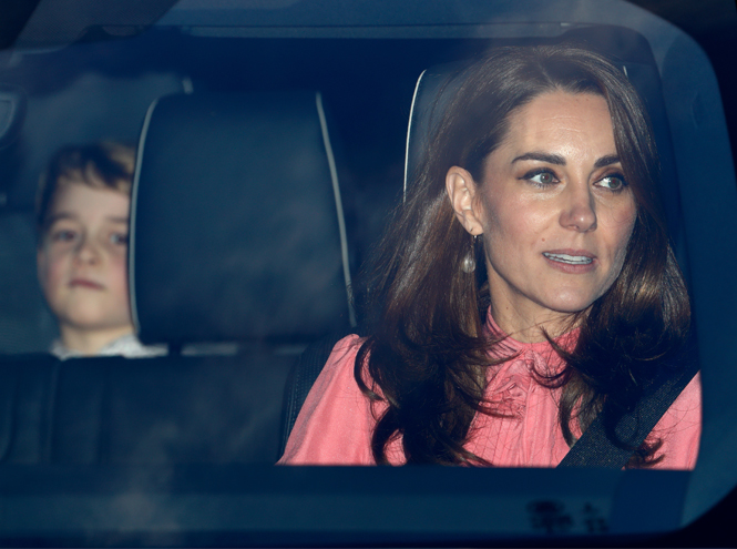 Выход в «старом»: Кейт и Меган предпочли не тратиться на наряды для королевского ужина