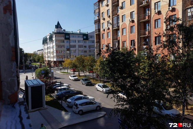 По соседству — центральные «элитки» города | Источник: Ирина Шарова / 72.RU