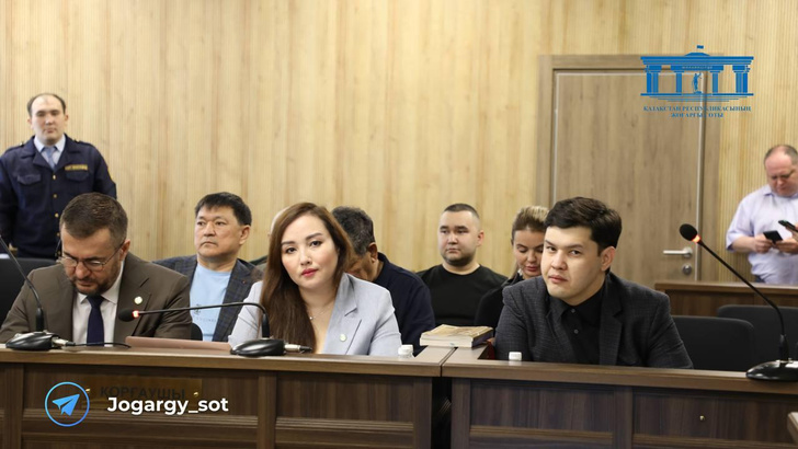 Темные очки, черный пиджак: Ксения Собчак присутствовала на судебном заседании по громкому делу Салтанат