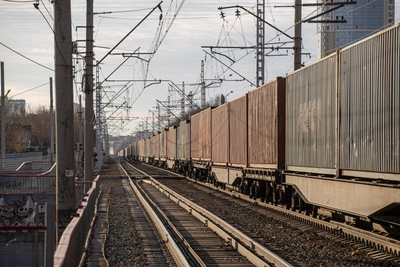 Омского железнодорожника судят за сход вагонов