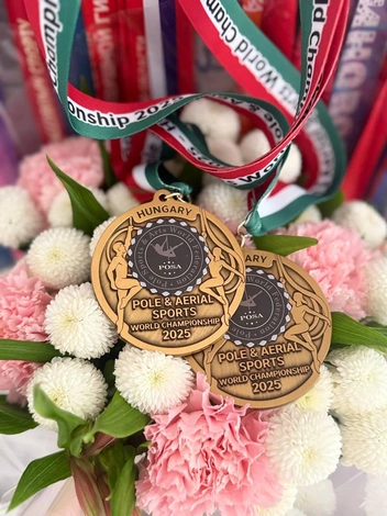 Девушка начала заниматься воздушной гимнастикой, потому что посчитала это направление более перспективным | Источник: Злата Ольховская 