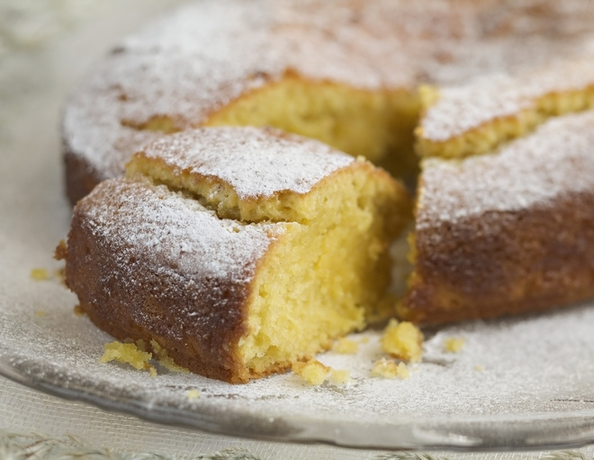 Шарлотка с персиками Шарлотка с персиками, украшенная