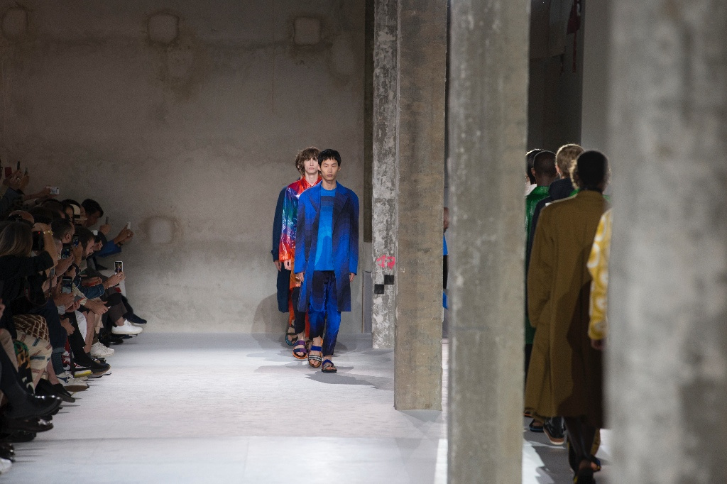 Коллекция Dries van Noten по мотивам творчества Вернера Пантона (фото 0)