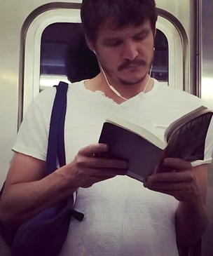 Педро Паскаль назвал свои любимые книги