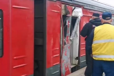 Дверь электрички повреждена на перегоне Софрино — Пушкино