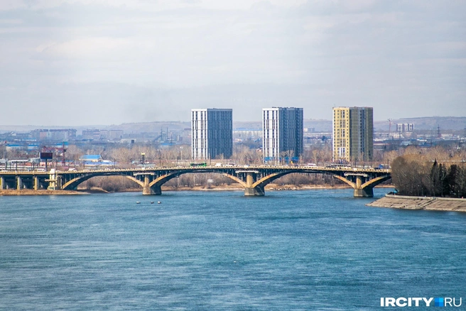 Давно идут разговоры о строительстве в Иркутске нового моста через Ангару | Источник: Ксения Филимонова / «ИрСити»