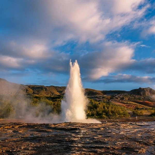 Гейзер Стрюккюр&nbsp;— самый высоко бьющий в мире | Источник: Yevhenii Chulovskyi&nbsp;via&nbsp;Shutterstock/Fotodom.ru