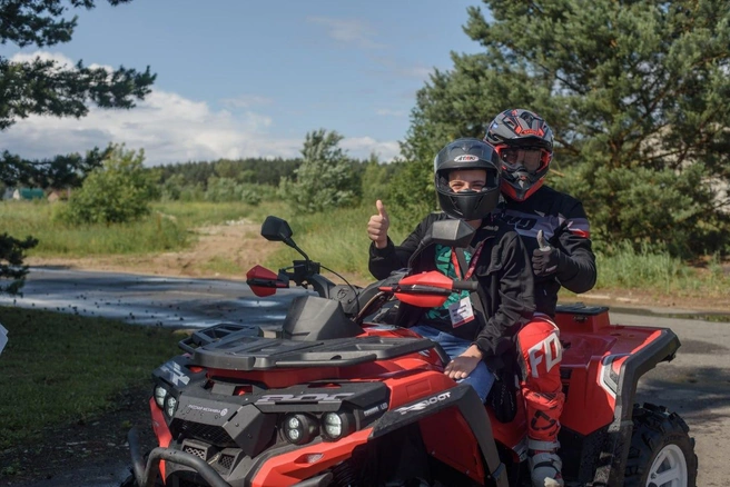 Пилоты команды RM-SPORT Алексей Зверев и Михаил Орлов провели настоящее катание по трассе | Источник: «Русская механика»