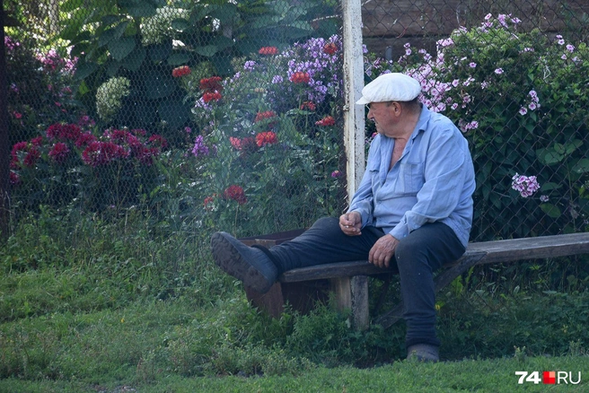 На селе главное&nbsp;— ноги не протянуть. Но одну&nbsp;— можно | Источник: Артем Краснов