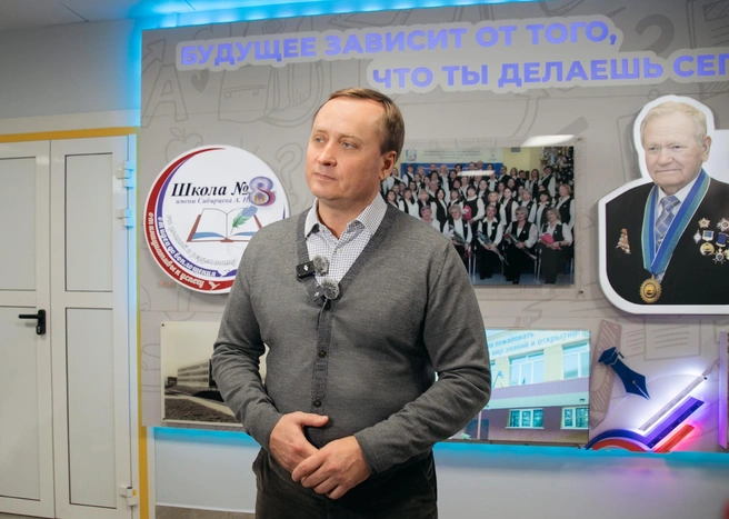 Мэра часто можно заметить в одежде классического стиля | Источник: Максим Слепов / ВКонтакте