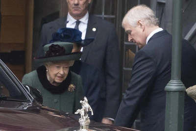 Как отказ от алкоголя встревожил королеву Елизавету из-за сына