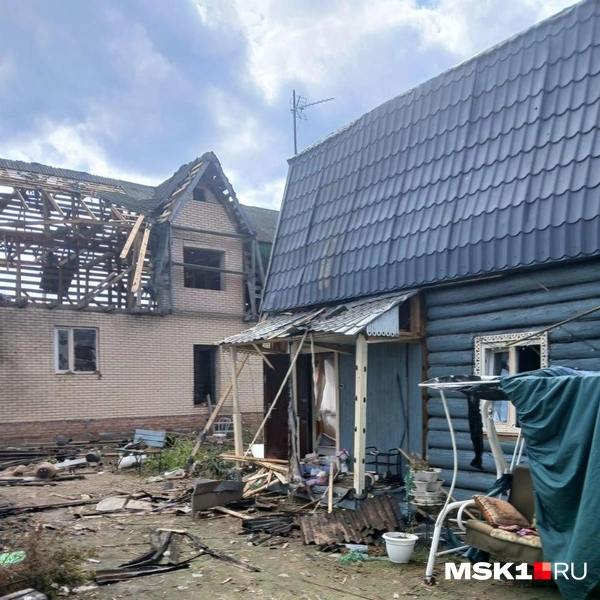У дома покосились стены и крыша | Источник: предоставлено Светланой