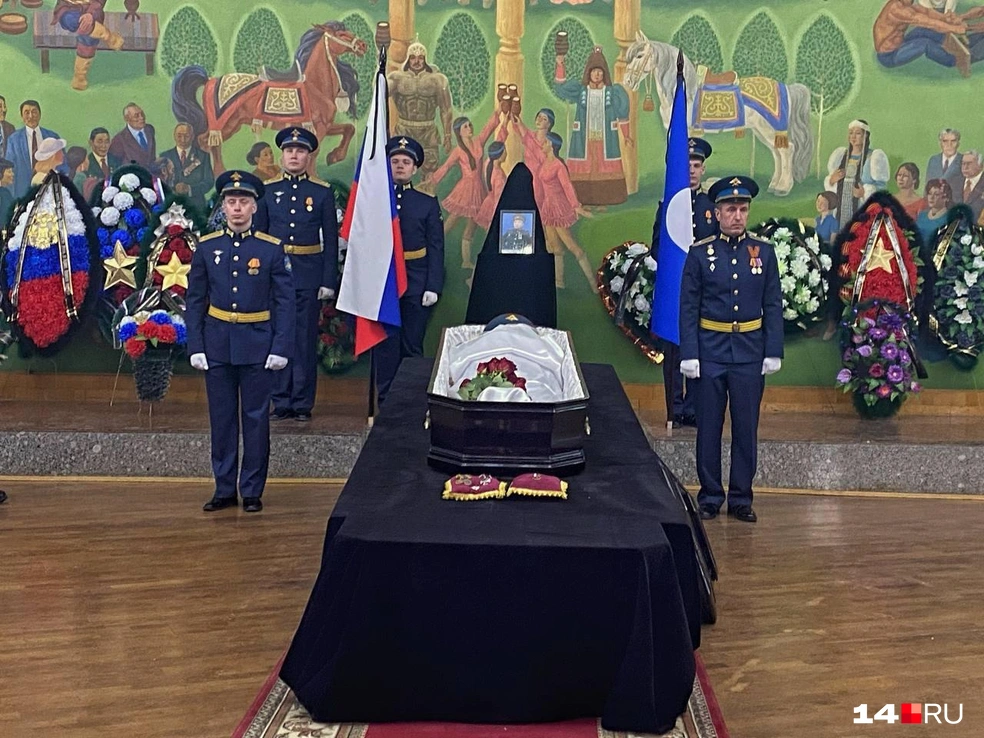Якутия простилась с 12-м Героем России Алексеем Петровым из республики | Источник: Надежда Ефимова / 14.RU