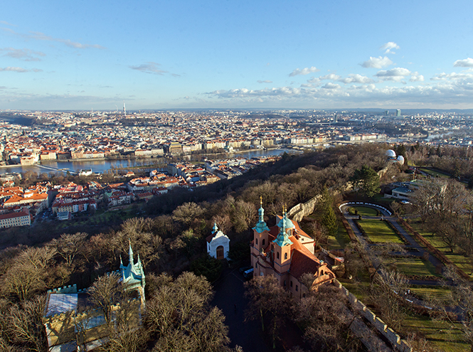 Прага и Крым стали самыми популярными летними туристическими направлениями