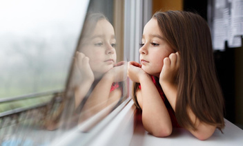 Эти 6 признаков выдают ребенка, у которого есть психологические травмы