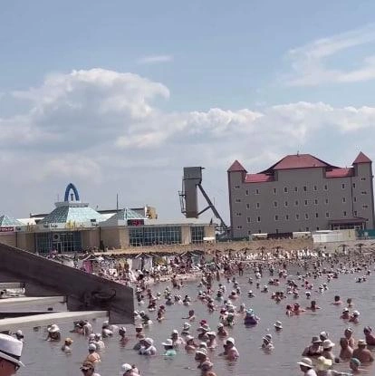 Пляжи Соль-Илецка забиты битком | Источник: _alsushka_10 / Instagram (экстремистская организация, деятельность запрещена на территории РФ)