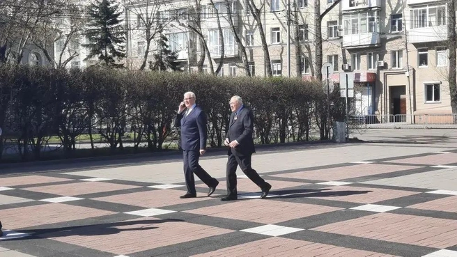А это сенатор Иркутской области Сергей Брилка (слева) и бывший губернатор Борис Говорин | Источник: Виктор Лучкин / «ИрСити»