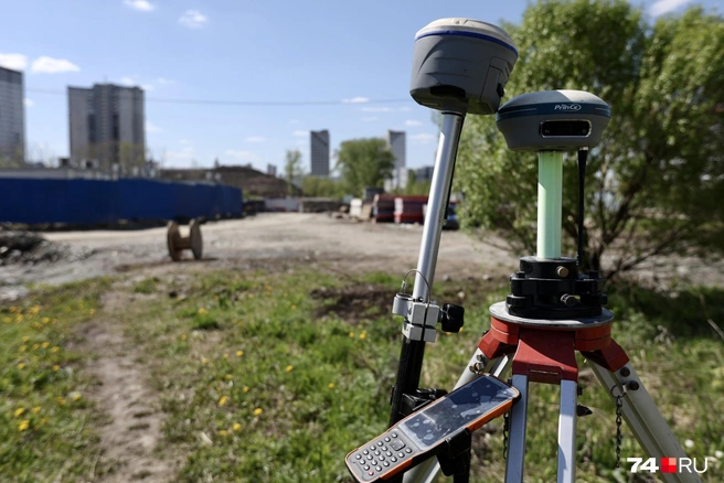 Это привычное GPS-оборудование геодезистов, но сейчас оно не работает | Источник: Наталья Лапцевич