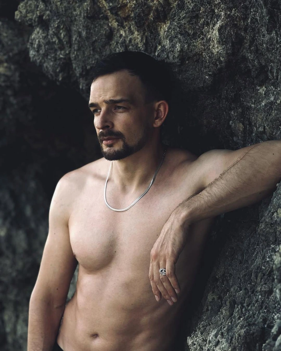 Девушки, держите себя в руках&nbsp;— Виталий занят | Источник: vivcharvitaly / Instagram (экстремистская организация, деятельность запрещена на территории РФ)