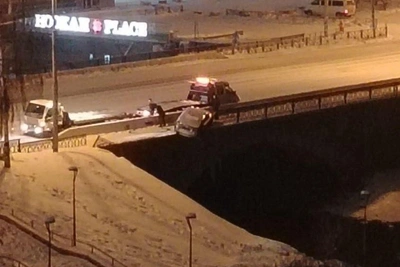 BMW Driver to Pay 700,000 Rubles for Demolished Fence