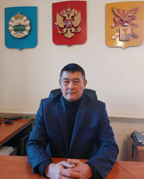 На сайте села Чимит-Цыренов до сих пор указан как глава | Источник: дульдурга.рф