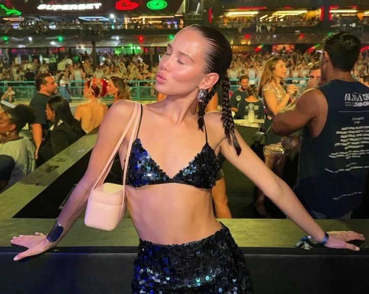 Как выглядит новый возлюбленный Авроры Кибы: смотрим фото красотки с отдыха | Источник: Соцсети