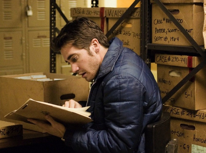 «Зодиак» (реж. Дэвид Финчер, 2007 г.) – недотепа-карикатурист Роберт Грэйсмит, с маниакальной одержимостью расследующий дело о серийном убийце