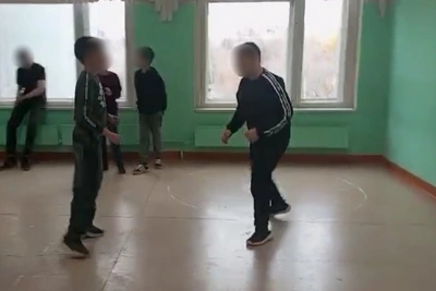 Fifth-graders gang bullies school in Yekaterinburg