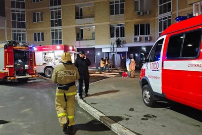 В Екатеринбурге при пожаре спасли семью с пятью детьми