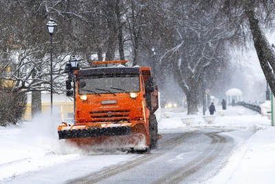 Евраев просит водителей воздержаться от поездок на машинах