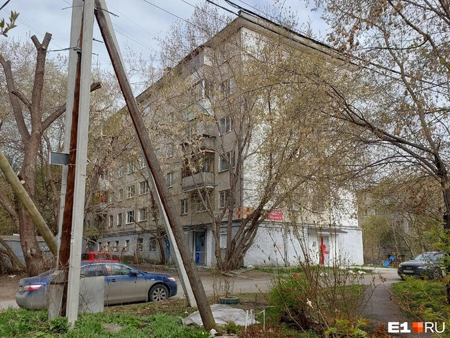 Жильцы шестиэтажки на Юго-Западе внезапно получили иски от УК | Источник: читательница E1.RU
